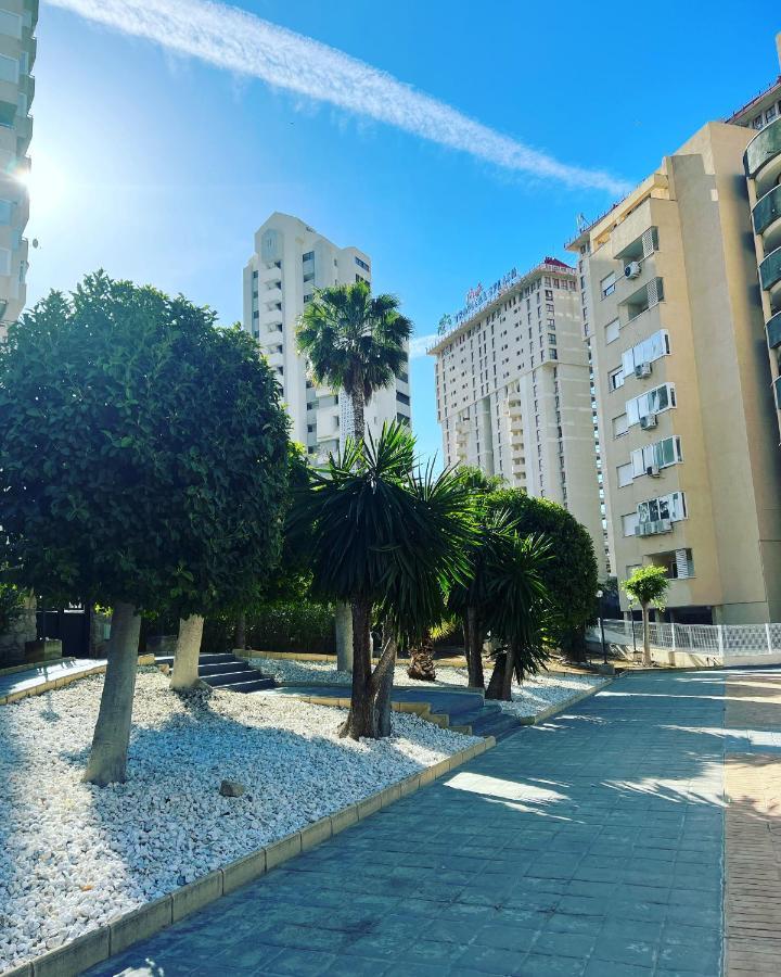 Magic Studio With Swimming Pool Μπένιντορμ Εξωτερικό φωτογραφία